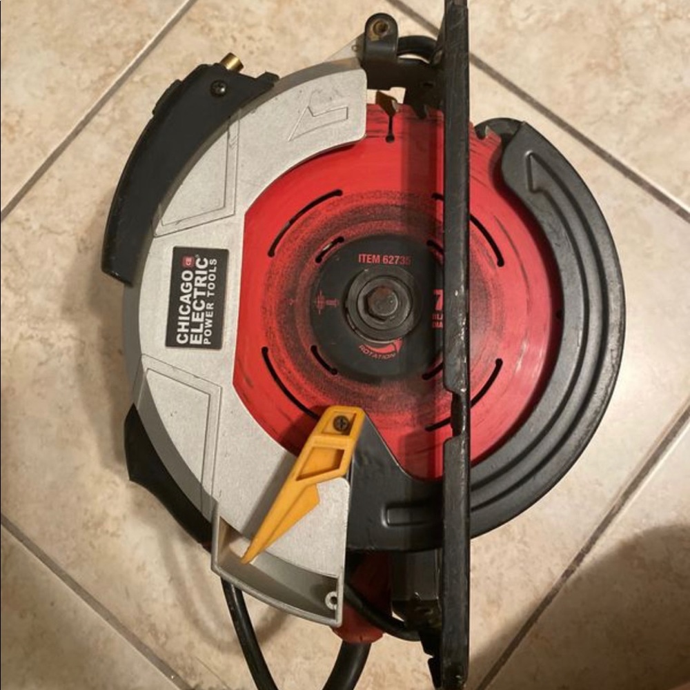 CIRCULAR SAW WITH LASER SYSTEM